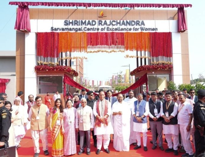 Hon’ble Defence Minister Shri Rajnath Singh Inaugurates Shrimad Rajchandra Sarvamangal Centre of Excellence for Women at Dharampur